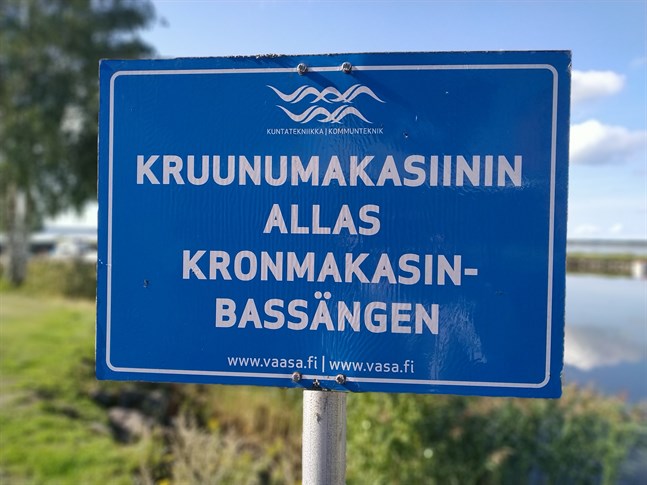 Det svenska namnet på skylten till Kronomagasinsbassängen är felaktig och ska nu bytas ut.
