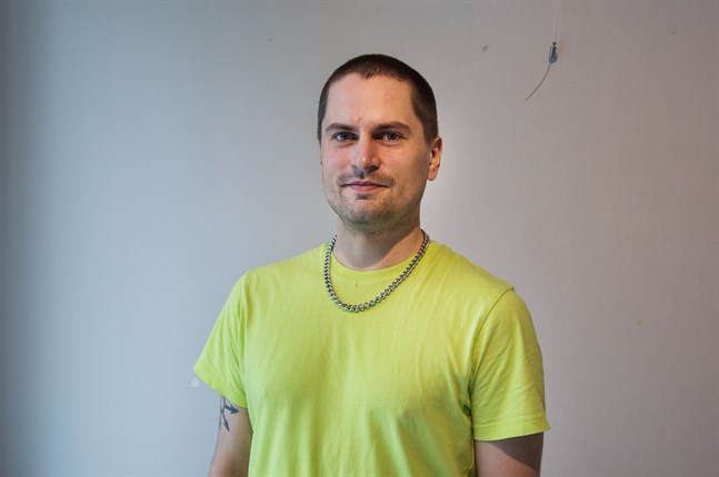 Joel Slotte växte upp i Karleby. Numera bor han i Helsingfors.