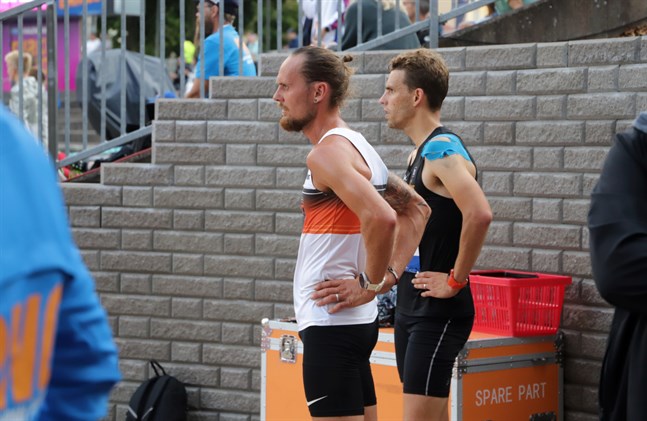 Björn Sandler och Fredric Portin valde båda två att avbryta tiotusenmetersloppet.