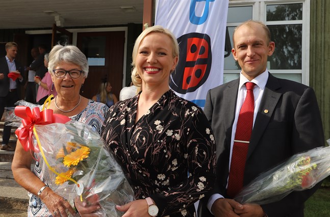 SFP Österbottens nya presidium består av från vänster Barbro Kloo, Johanna Holmäng och Henrik Antfolk.