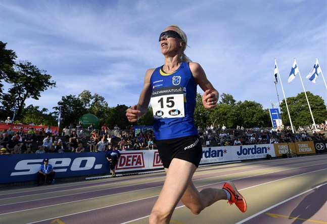 Annemari Kiekara vann damernas 10 000 meter vid FM i Åbo.