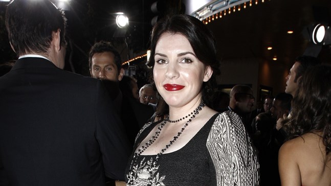 Stephenie Meyer skriver nya böcker utifrån vampyren Edwards perspektiv.