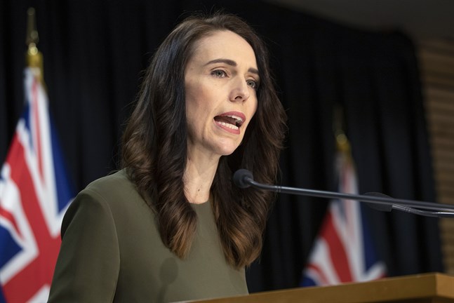 Nya Zeelands premiärminister Jacinda Ardern meddelar att landets parlamentsval skjuts upp till den 17 oktober.