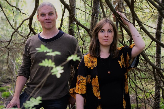 Kusinerna Rippa, det vill säga Niko och Jessica Riippa, valde att vänta med att släppa den fysiska upplagan av sin skiva "Vedil" tills de kunde boka in en skivreleasekonsert efter coronapausen.