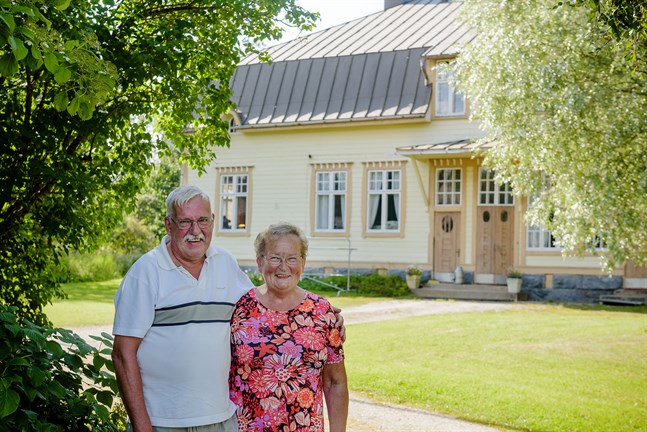 Krister och Margareta Johansson har sett sig själva som förvaltare av Jeansborg. Nu packar de ihop och hoppas att någon annan vill fortsätta vårda prästgården.