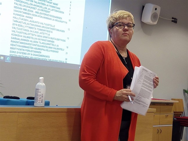 Soites vd Minna Korkiakoski-Västi saknar fortfarande tydlig information om hur Kronobys ställning blir i vårdreformen.