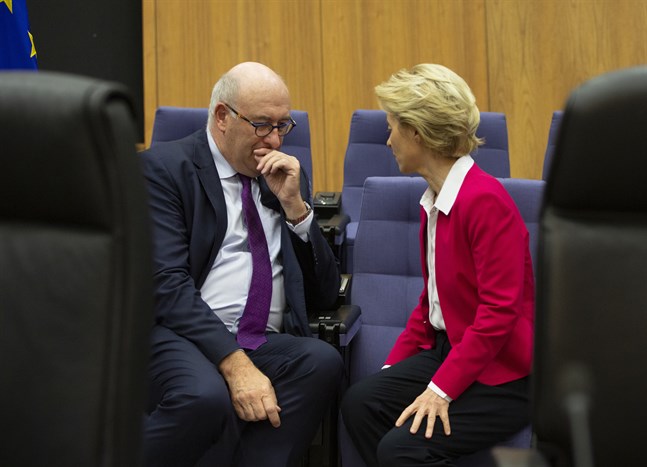 EU-kommissionens ordförande Ursula von der Leyen mister sin handelskommissionär Phil Hogan på grund av en golffest som orsakat uppståndelse. Arkivbild.