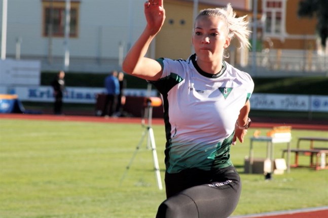 Janita Leppäranta gillar de nya banorna på Kristinaplan. FM-silvermedaljören avslutade säsongen på hemmaplan.