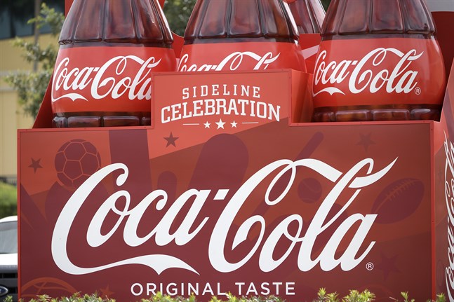 Läskedryckstillverkaren Coca-Cola planerar stora nedskärningar i spåren av effekterna av coronapandemin.