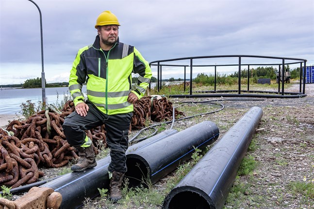 Sebastian Höglund, vd för Ekofish vill veta var gränserna går vad gäller hur små yngel man kan föda upp ute till havs.