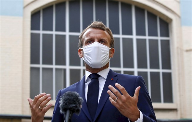 Frankrikes president Emmanuel Macron oroas av smittspridningen i landet.