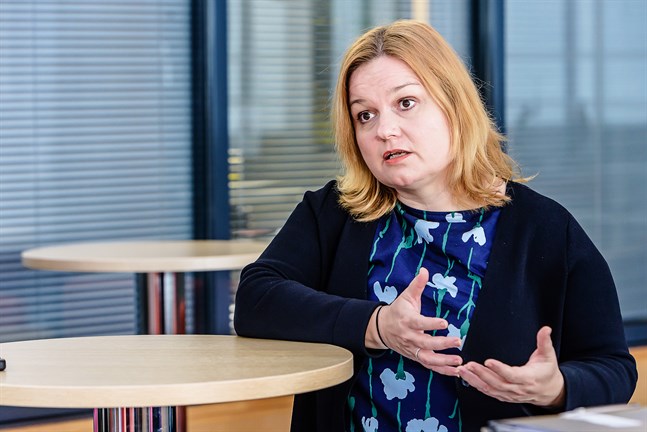 Minister Krista Kiuru höjer varningens finger för coronaläget i Finland i en intervju till Helsingin Sanomat.