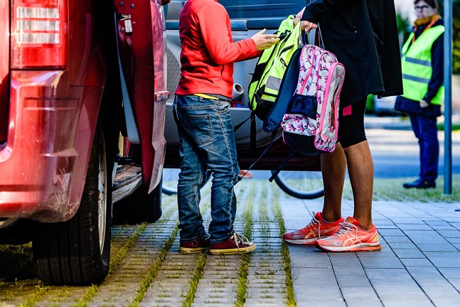 Förslaget var att förskoleelever till treor kommande två år skulle behöva ta sig 1,5 eller 2 kilometer till en skolskjutsrutt.