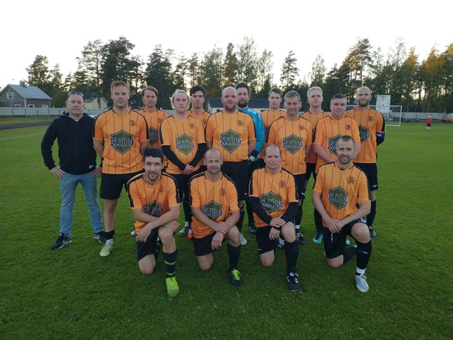 Sääripotku III slog Goats med 5-0 och säkrade avancemang till division 5.