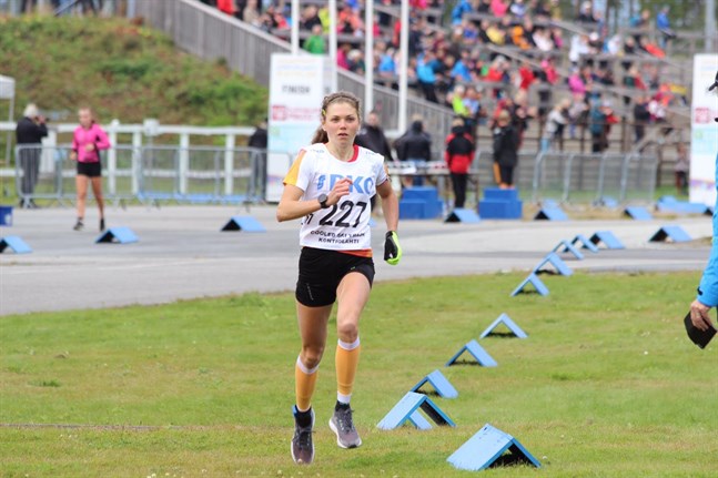 Heidi Kuuttinen hade bra fart under löpskorna i Kontiolax. Då blev det två FM-guld.