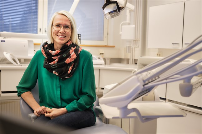 Ledande tandläkaren Johanna Suikkanen säger att det på alla sätt är mer gynnsamt att ha en större tandläkarklinik.