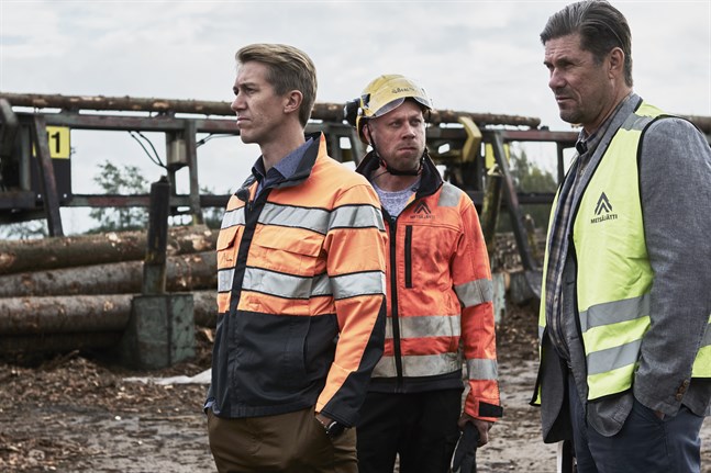 Jussi Vatanen, Ilkka Forss och Tommi Korpela i den inehmska premiärfilmen "Skogsjätten".