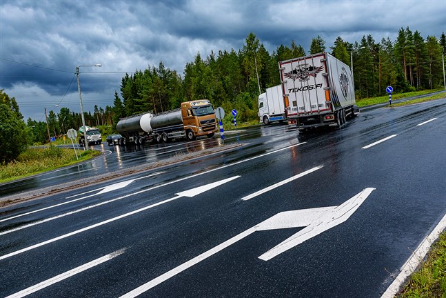 Ytterjeppokorsningen där riksåttan och väg 19 möts.