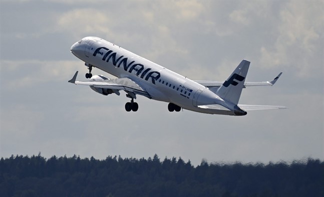 Flygbolaget Finnair skär kraftigt ned på sina flygturer i höst. Drygt hälften av de flyg som planerats för oktober blir oflugna, meddelar bolaget.
