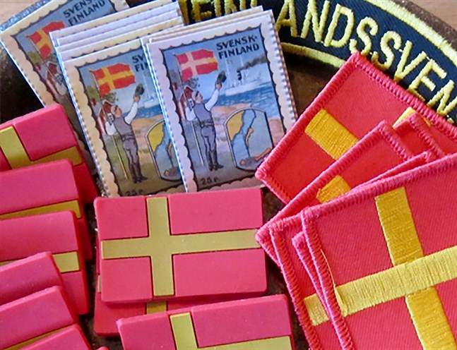 Allt fler finlandssvenskar tror att de blir stämplade som krångliga om de kräver att få tala svenska i kontakten med statliga eller kommunala myndigheter, visar den senaste språkbarometern.