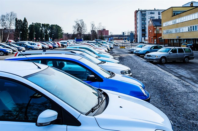 Arbetsgruppen kan inte ta ställning till hur mycket utsläppen skulle minska om parkering på jobbet blev beskattat.