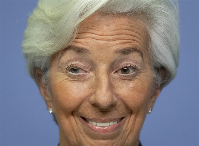 ECB-chefen Christine Lagarde väntas trots negativ inflation och en trög återhämtning efter BNP-kollapsen i andra kvartalet avvakta med nya stimulansåtgärder till decembermötet. Arkivbild.