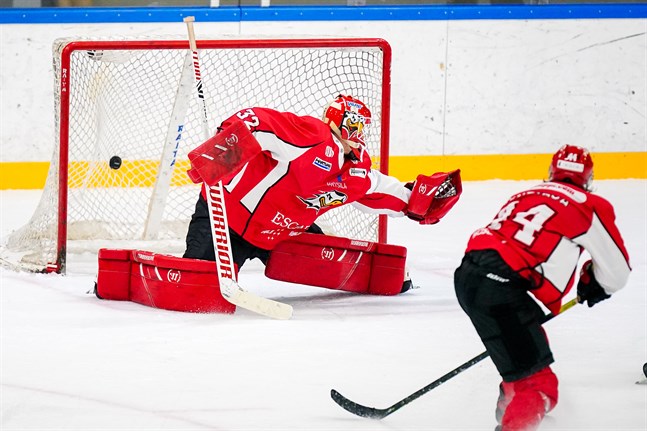 Niko Hovinen tvingades kapitulera två gånger i tredje perioden borta mot Ässät.