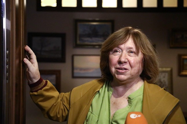 Nobelpristagaren i litteratur, Svetlana Aleksijevitj, är medlem av oppositionens koordinationsråd i Belarus.