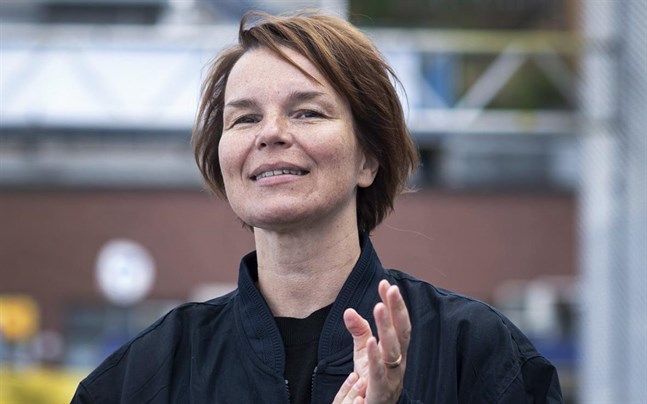 Anna Järvinen föddes i Helsingfors men flyttade som barn till Stockholm med sin mamma och bror. "Jag åker mest till Finland för att spela där, vilket jag vanligtvis gör ganska ofta. Men om jag var stenrik skulle jag skaffa en lägenhet i Helsingfors så jag kunde vara där så ofta jag vill", säger hon.