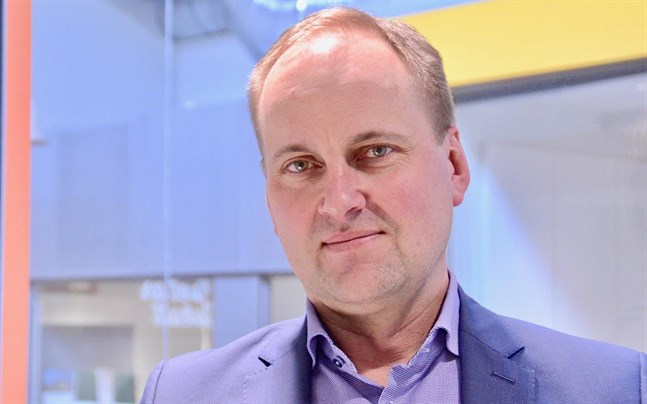 Enligt vd Tom Simola på Förlags Ab Sydvästkusten har bolaget tappat cirka 30 procent av sina annonsintäkter under coronakrisen.