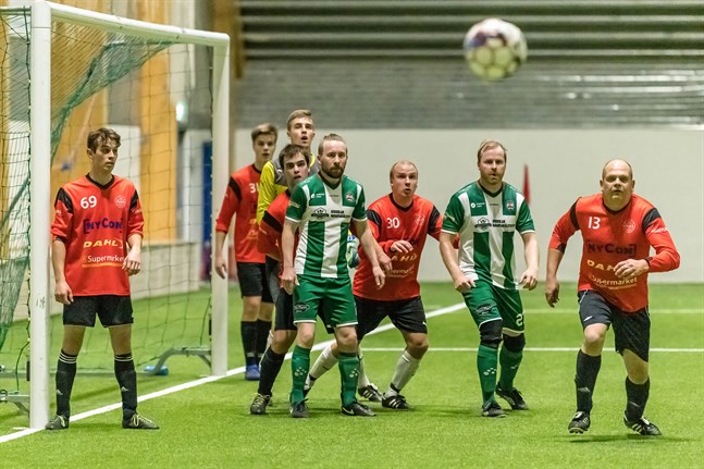 Karlebyderbyt mellan Reima och Såka slutade oavgjort 1-1. Matchen spelades i Kipparihallen.