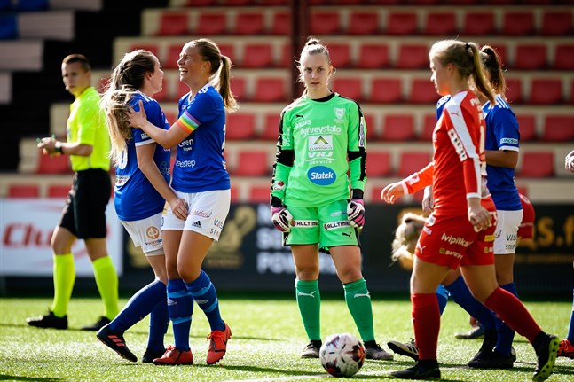 Vasa IFK firar sitt första mål mot ONS.