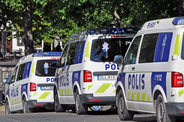 Fordonen står för de klart största utsläppen inom Polisen. Planen är att gå över till elbilar så fort teknologin tillåter det.