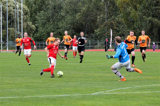 Peter Grannas och resten av Sportingspelarna har två matcher kvar – och det är högst osäkert om det blir någon fortsättning i division 3.