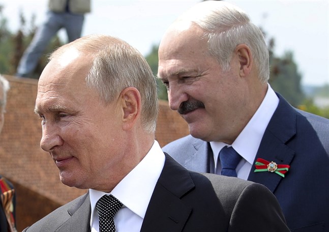 Belarus auktoritäre ledare Aleksandr Lukasjenko ska träffa Rysslands president Vladimir Putin i Sotji. Bilden är från ett tidigare möte.