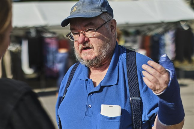 Pekka Kataja, som är Sannfinländarnas valchef i mellersta Finland, utsattes för ett mordförsök i Jämsä den 20 juli. Centralkriminalpolisen häktade i fredags två män som skäligen misstänkta för dådet.
