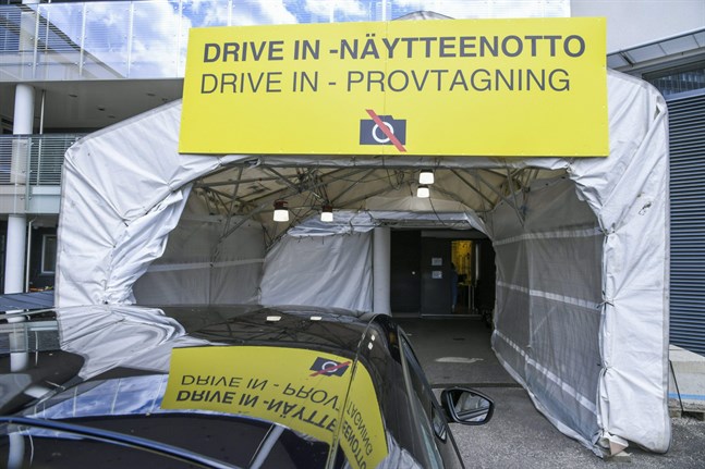Teststation på Mejlans sjukhus i Helsingfors.