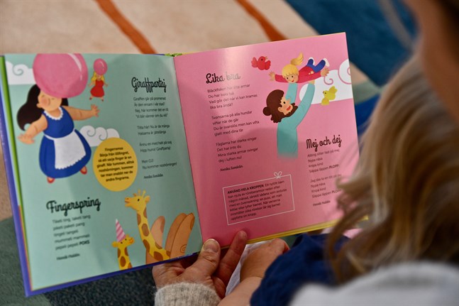 Information som föräldrarna får på barnrådgivningen påverkar hur de läser med sina barn.