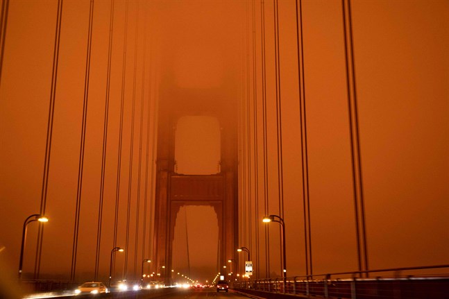 Så här såg trafiken över Golden Gate-bron i San Francisco ut i torsdags förra veckan, mitt på dagen. Då härjades USA:s ostkust av 35 stora skogsbränder.
