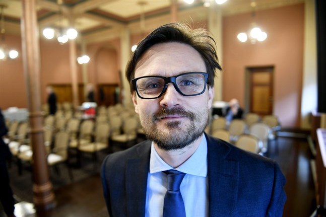 Pellervos prognosdirektör Janne Huovari bedömer att tillväxten sjunker 4 procent i år.