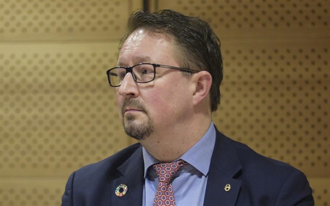 Mika Salminen, direktör för Institutet för hälsa och välfärd, säger att såväl Sverige som Norge hålls gröna åtminstone fram till nästa vecka.