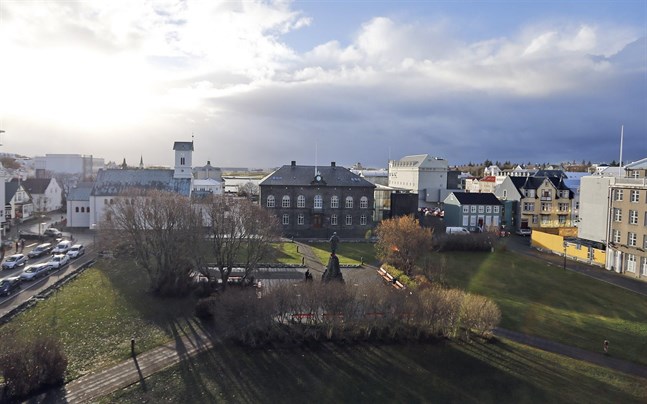 Barer och diskotek stängs i den isländska huvudstaden Reykjavik.