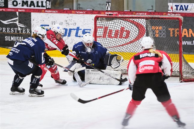 Susanna Viitala kvitterade till 2–2 halvvägs in i matchen.