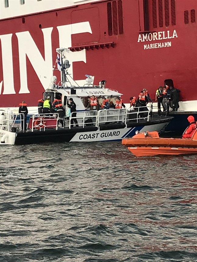 Ingen skadades vid grundstötningen.