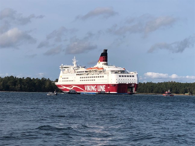 Viking Line-fartyget Amorella stötte på grund på söndagen.