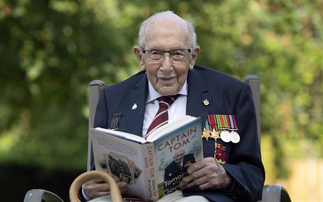 Historien om den brittiske krigsveteranen Tom Moore, "Kapten Tom", blir film.