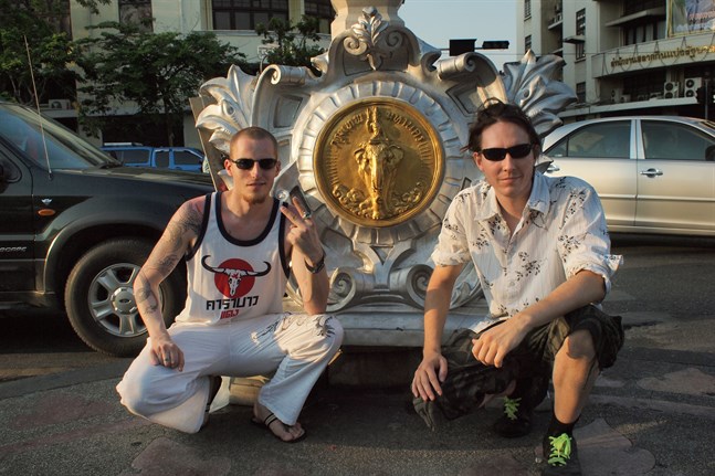 Förlorade pojkar. Jani och Joonas i Bangkok i filmen "Lost boys".