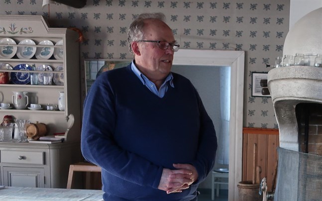 Christer Forsström har tilldelats Hagforsmedaljen för långvarigt arbete inom Nedervetil hembygdsförening.