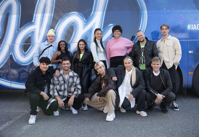 Idolerna som gått vidare till fredagsfinal. Övre raden: Affe Hagström, Nadja Holm, Paulina Pancenkov, Nova Luther, Maya Arctaedius, Mattias Nederman, Simon Karlsson. Nedre raden: Gabriel Abdulahad, Niklas Hultberg, Indra Elg, Ella Hedström, Herman Silow. Frånvarande: Caspar Camitz. Arkivbild.