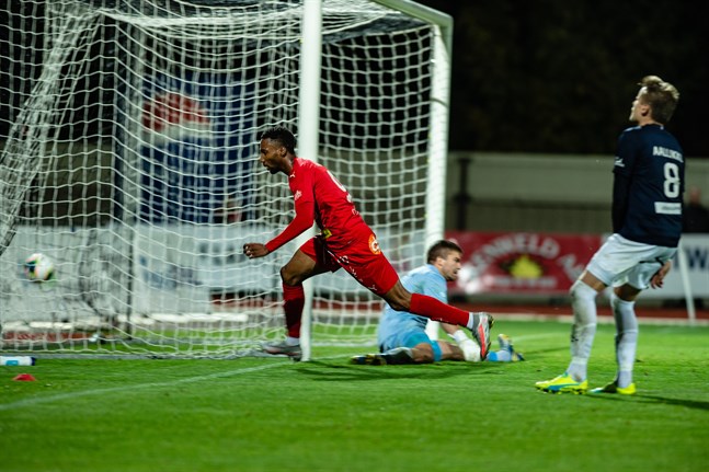 Will Inalien har just gjort 1–0 för Jaro mot AC Oulu.